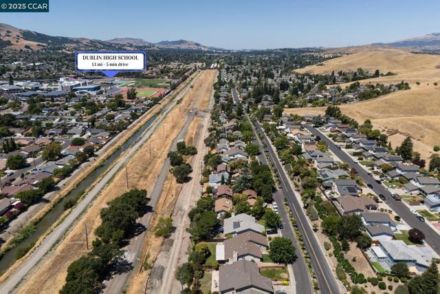 6625 Pioneer Ln, Dublin CA: https://media.crmls.org/mediaz/6a0304e6-9c7a-416b-8da4-62f9e9210fd9.jpg