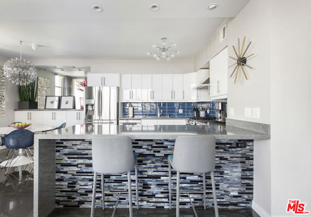 4455 Los Feliz Boulevard, Los Angeles CA: https://media.crmls.org/mediaz/6a0328c8-8bbb-4fff-9f56-01da1611eacc.jpg