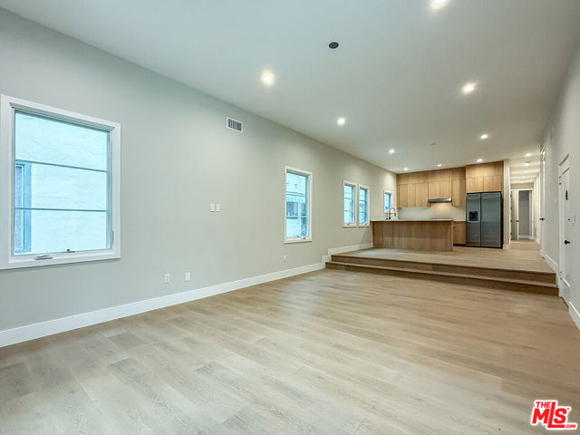 150 N Arnaz Drive, Beverly Hills CA: https://media.crmls.org/mediaz/6a03715e-c520-4cfe-b46b-7bb4d99a232f.jpg