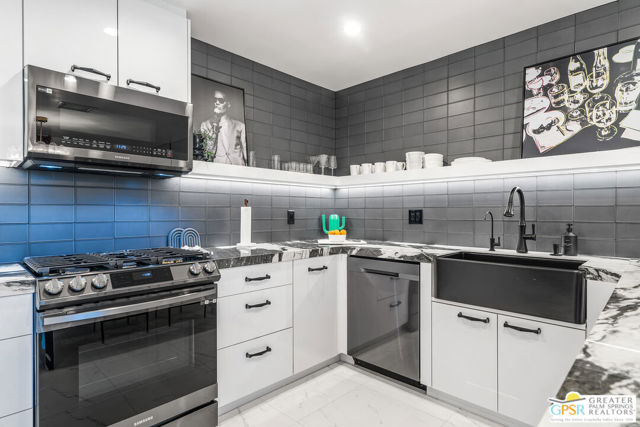 2602 N Whitewater Club Drive, Palm Springs CA: https://media.crmls.org/mediaz/6a0379dc-6e51-42c0-8df4-1299956803e2.jpg