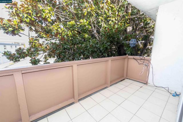 1700 Market Ave, San Pablo CA: https://media.crmls.org/mediaz/6a037f77-39ab-4f9b-bee9-7dfa02a27fe1.jpg