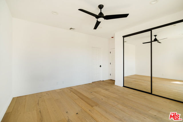 609 21st Place, Santa Monica CA: https://media.crmls.org/mediaz/6a037fc2-9e85-4404-8276-2d9875ee0ab9.jpg