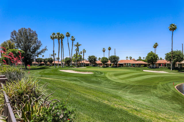 352 Villena Way, Palm Desert CA: https://media.crmls.org/mediaz/6a039f24-7a13-4541-9bed-4ffeebff907d.jpg