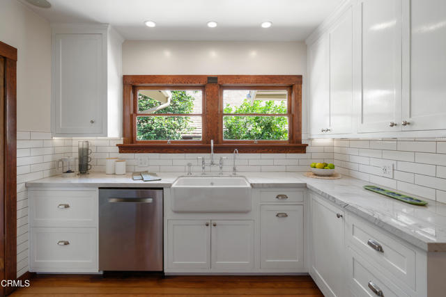 1036 N Chester Avenue, Pasadena CA: https://media.crmls.org/mediaz/6a03a184-3345-481e-8a61-8f0da33b51f3.jpg
