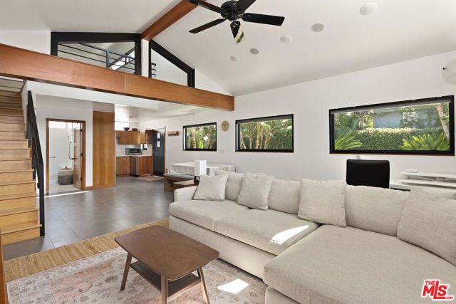 1089 Palms Boulevard, Venice CA: https://media.crmls.org/mediaz/6a04a87e-8a4e-4a15-a97a-46e83c403c7c.jpg