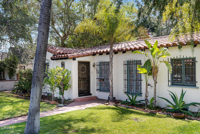 11074 Emelita Street Street, Los Angeles CA: https://media.crmls.org/mediaz/6a04d779-2420-47c6-a65b-714e3585a653.jpg