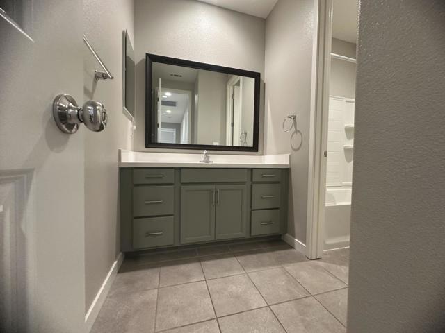 515 Shearwater Street, Hollister CA: https://media.crmls.org/mediaz/6a04e971-1fa9-4ba9-ac62-5a404e444636.jpg