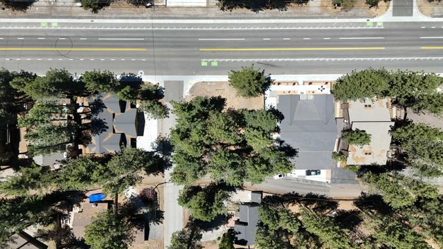 689 Summit Boulevard, Big Bear CA: https://media.crmls.org/mediaz/6a050685-67da-4928-b381-2c5d116e1951.jpg