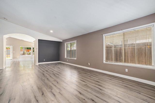 8736 Glacier Point Drive, Stockton CA: https://media.crmls.org/mediaz/6a05406f-cfe6-4101-830c-1379c237c109.jpg