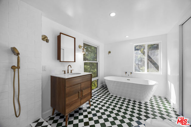 1311 Braeridge Drive, Beverly Hills CA: https://media.crmls.org/mediaz/6a05c56e-1b06-43c1-8792-90ad5002eca2.jpg