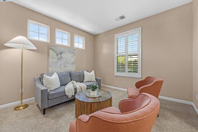 1304 Pyrenees St, Tracy CA: https://media.crmls.org/mediaz/6a0627d1-34f5-4904-b88f-e6fc3ceb29ee.jpg