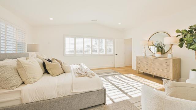 Detail Gallery Image 27 of 63 For 1045 Tarento Dr, San Diego,  CA 92107 - 4 Beds | 4 Baths