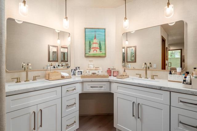 17310 Calle Mayor, Rancho Santa Fe CA: https://media.crmls.org/mediaz/6a065f60-621a-48af-bbe4-8eebcd030311.jpg