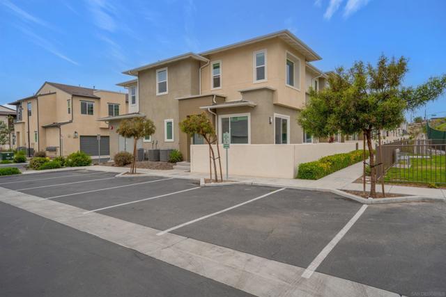 2078 Bluestone Cir, Chula Vista CA: https://media.crmls.org/mediaz/6a066605-b284-4550-b8de-a8b9bf402796.jpg