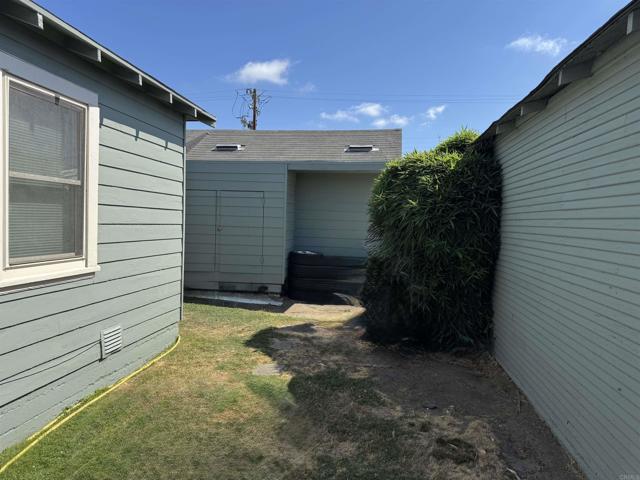 Detail Gallery Image 6 of 10 For 10407 10411 Pontiac St, Oakland,  CA 94603 - – Beds | – Baths