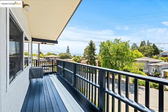 3312 Wisconsin St, Oakland CA: https://media.crmls.org/mediaz/6a06d8c7-2ce9-4054-953f-e62e7744b75e.jpg