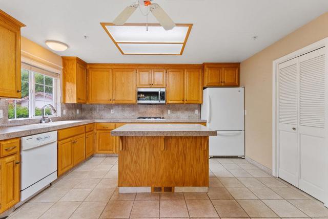 721 Paradiso Court, Soquel CA: https://media.crmls.org/mediaz/6a06db65-1301-4e2f-b079-cb4282426cfd.jpg