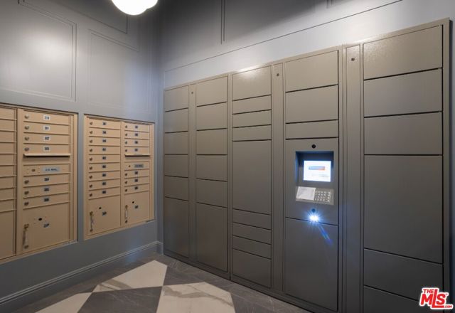 5768 W 3rd Street, Los Angeles CA: https://media.crmls.org/mediaz/6a0701cf-ec49-4533-b42c-4126ce77ef99.jpg