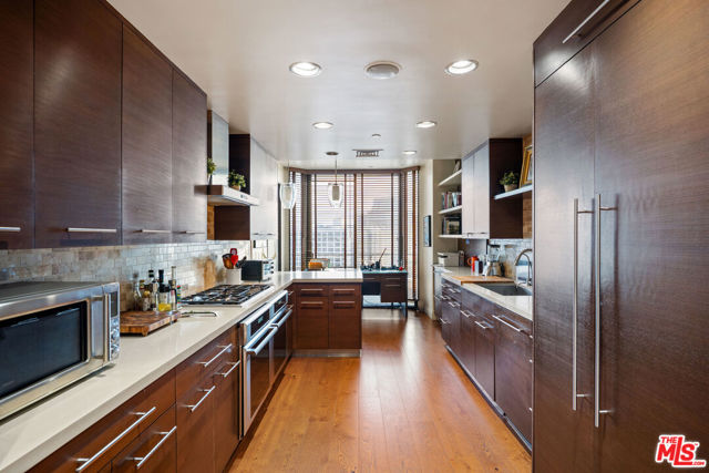 10601 Wilshire Boulevard, Los Angeles CA: https://media.crmls.org/mediaz/6a072edb-a7dc-4df7-8721-2c185af36b89.jpg