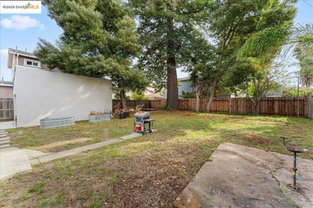 2016 104th AVE, Oakland CA: https://media.crmls.org/mediaz/6a074699-b01d-4890-93f3-1816b07782ec.jpg