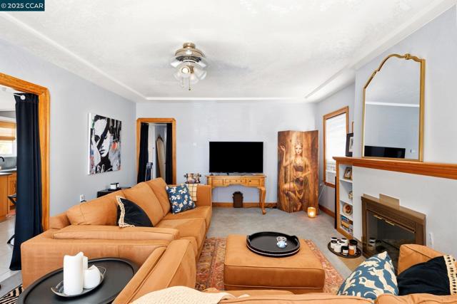 521 C St, Martinez CA: https://media.crmls.org/mediaz/6a07479e-a9b4-46e9-a30d-7ab52de22c45.jpg