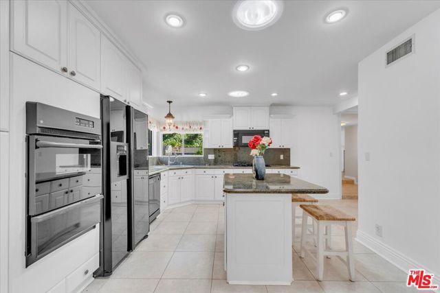 23264 Calvert Street, Woodland Hills CA: https://media.crmls.org/mediaz/6a075a6b-6d39-49f7-a782-ea9a394e2834.jpg