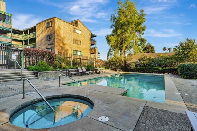 323 Broadway, Santa Cruz CA: https://media.crmls.org/mediaz/6a07b5b9-8bd6-4d9a-9425-6071706a5da4.jpg