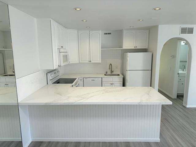 1262 Sunflower N Circle, Palm Springs CA: https://media.crmls.org/mediaz/6a0939cf-756d-4e5c-9c56-4c876277ee48.jpg