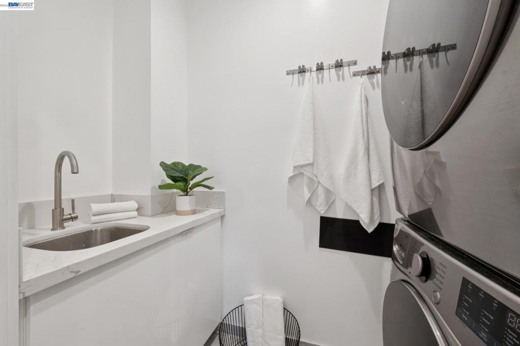 https://media.crmls.org/mediaz/6a09dbed-21e0-4142-a054-7bb73d9b7226.jpg?preset=X-Large