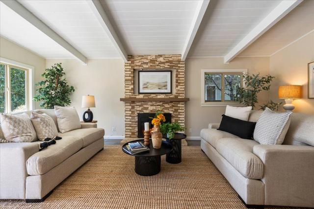 907 Christopher Way, Menlo Park CA: https://media.crmls.org/mediaz/6a0a44cb-ab4a-4eaa-98aa-e498f82c1d40.jpg