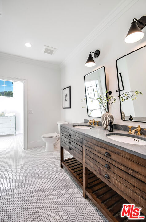 Image 34 of 45 For 24049 Chestnut Way