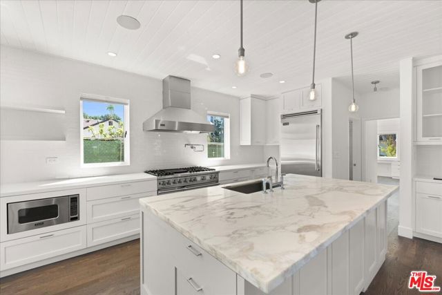 4525 Melbourne Avenue, Los Angeles CA: https://media.crmls.org/mediaz/6a0a8b28-e51c-46cf-988d-4fe3db83f7fc.jpg