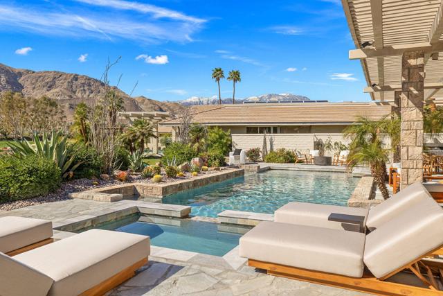 9 Regency Drive, Rancho Mirage CA: https://media.crmls.org/mediaz/6a0ab4b3-6871-4d9d-90b2-6ae7ddc54c36.jpg