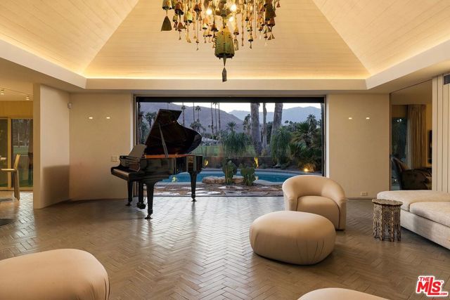 40281 Sand Dune Road, Rancho Mirage CA: https://media.crmls.org/mediaz/6a0b5e92-00b5-42d0-9bd2-e302cc0b96c2.jpg