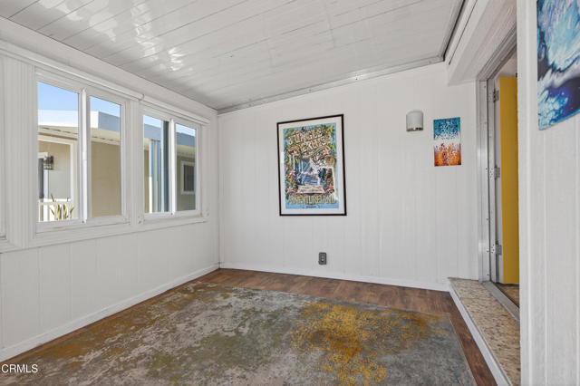 5540 W 5TH Street, Oxnard CA: https://media.crmls.org/mediaz/6a0b63f5-e497-4703-927e-5fd22060ceeb.jpg