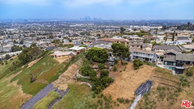 4223 Don Carlos Drive, Los Angeles CA: https://media.crmls.org/mediaz/6a0b6ed3-7d16-4fc0-bd36-1b60667ad980.jpg
