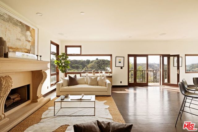 2125 Kew Drive, Los Angeles CA: https://media.crmls.org/mediaz/6a0b8d17-0355-4cd1-aea4-f9d419ec6899.jpg