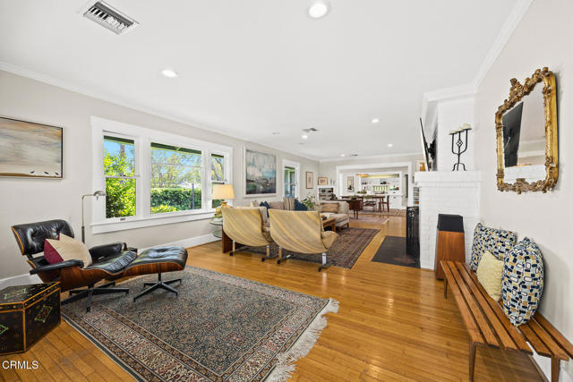 1967 La France Avenue, South Pasadena CA: https://media.crmls.org/mediaz/6a0c2390-112c-4695-8670-a1cf87f7ef37.jpg