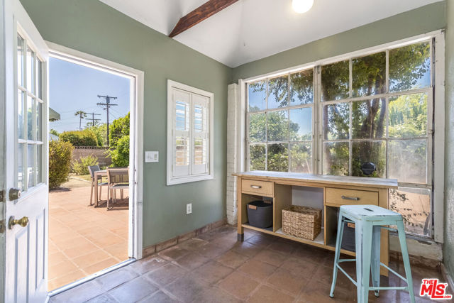 5967 Carpenter Avenue, Valley Village CA: https://media.crmls.org/mediaz/6a0ca7df-b520-4123-a028-160bd37ceab8.jpg