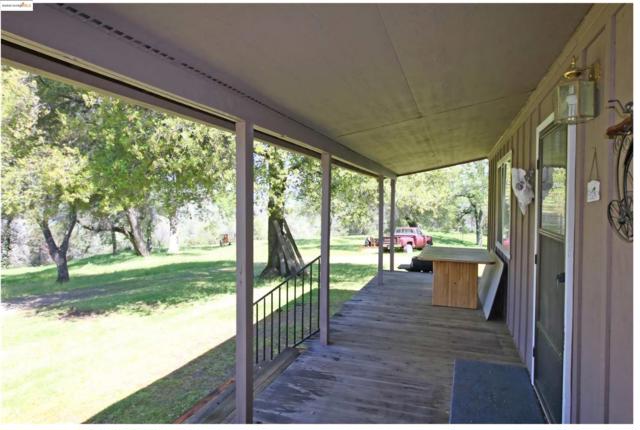 16551 Wards Ferry Rd, Sonora CA: https://media.crmls.org/mediaz/6a0d75dd-438f-4179-8a33-60bcc924a6a8.jpg