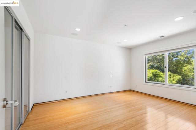 2912 Hillside DR, Burlingame CA: https://media.crmls.org/mediaz/6a0dcd04-ac4d-4705-8c4b-4f31af59d57a.jpg