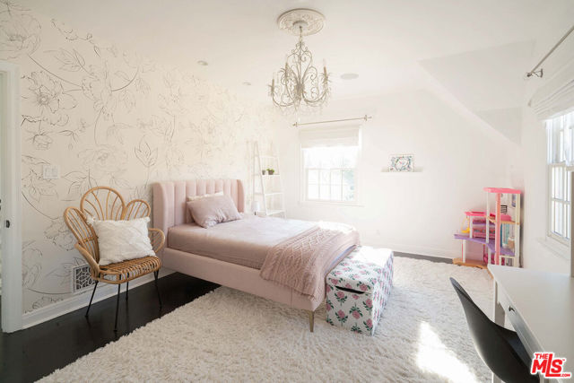 10736 Le Conte Avenue, Los Angeles CA: https://media.crmls.org/mediaz/6a0ef300-3d0c-40fb-9a17-01a9ccd09e8a.jpg