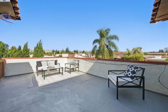 2387 Gomes Rd, Fremont CA: https://media.crmls.org/mediaz/6a0efbef-e42d-4f23-a15a-dba457ba7e9e.jpg