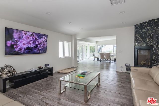 3136 Floye Drive, Los Angeles CA: https://media.crmls.org/mediaz/6a0eff57-c7e1-4a6a-803b-a62e6b40dfee.jpg