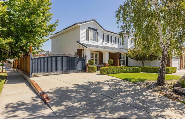 261 Kelley Mist Ct, Tracy CA: https://media.crmls.org/mediaz/6a0f1ccc-4a03-40c5-86f3-1b2b26b33a00.jpg