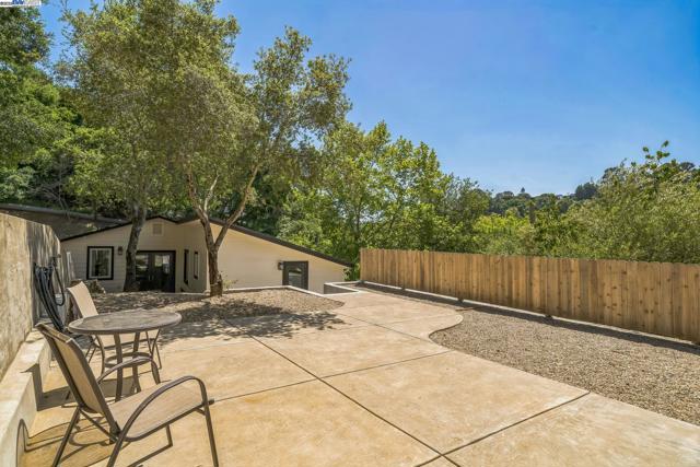 18698 Cull Canyon Rd, Castro Valley CA: https://media.crmls.org/mediaz/6a0f20f8-146b-432e-8d12-51e2c48c6c73.jpg
