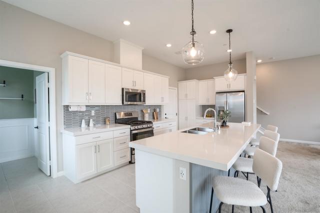 2078 Bluestone Cir, Chula Vista CA: https://media.crmls.org/mediaz/6a0f396f-33f7-4777-8d54-dd5862c58fd0.jpg