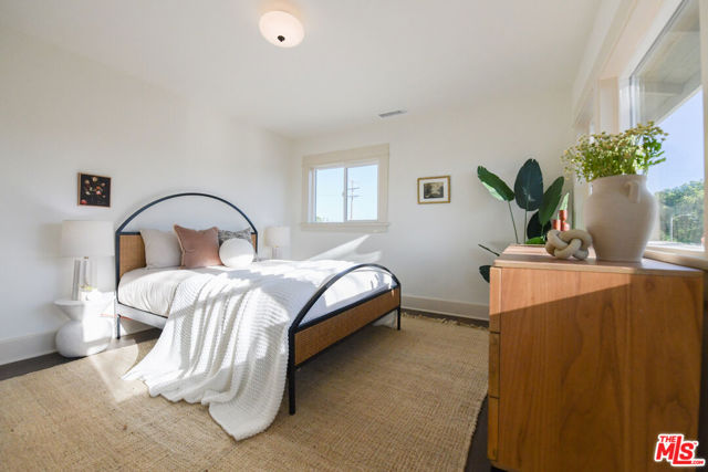3816 S Harvard Boulevard, Los Angeles CA: https://media.crmls.org/mediaz/6a0f4ade-d7c0-4c37-97bf-e2287fefedb5.jpg