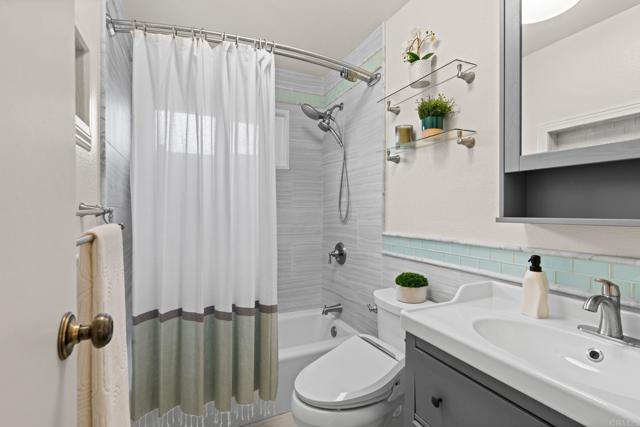 Detail Gallery Image 10 of 22 For 4927 Chateau Drive, San Diego,  CA 92117 - 3 Beds | 1 Baths