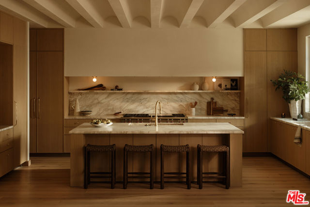 5 Bed Home for Sale in Los Angeles, California